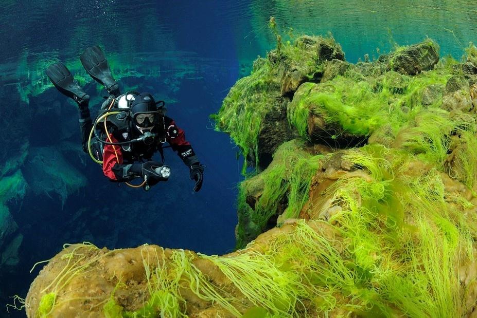 Buceo en parque nacional de Islandia en Silfra