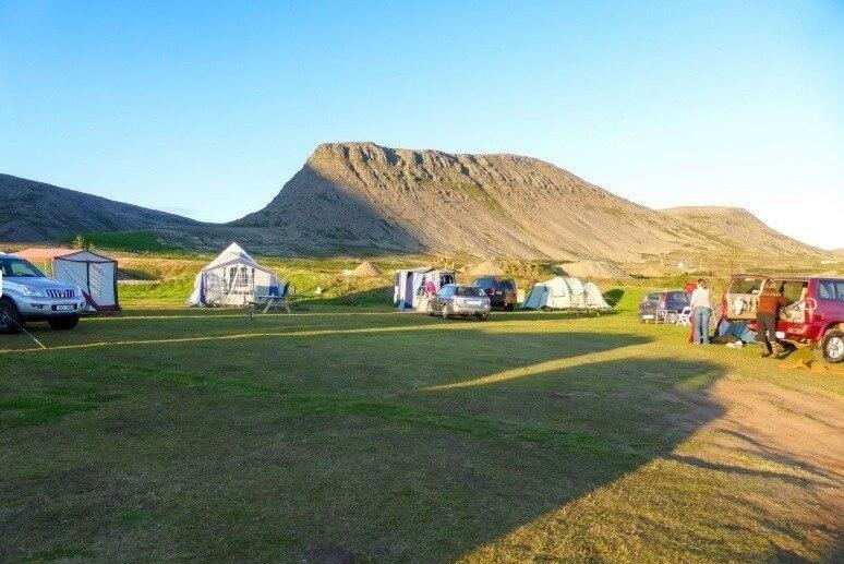 Camping en los fiordos occidentales de Islandia
