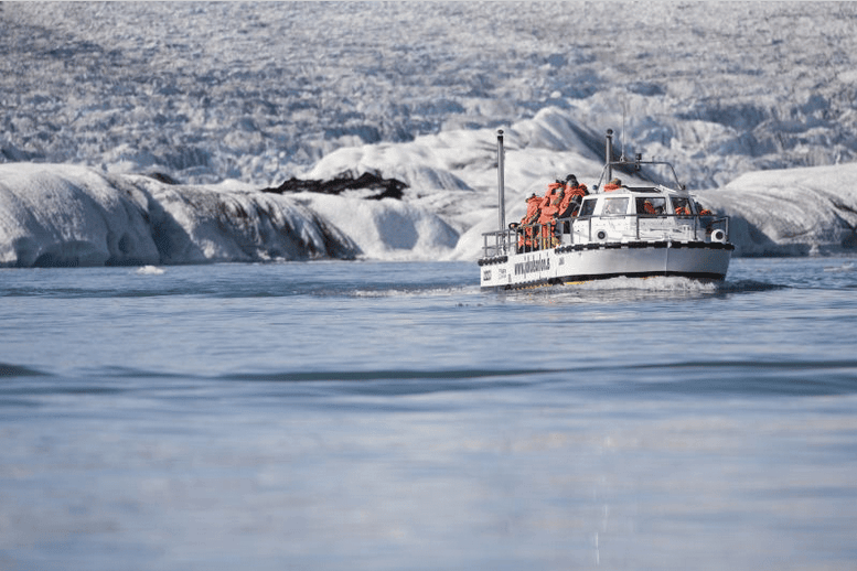 laguna glaciar Fjallsarlon Excursión en el barco en la laguna glaciar Fjallsarlon