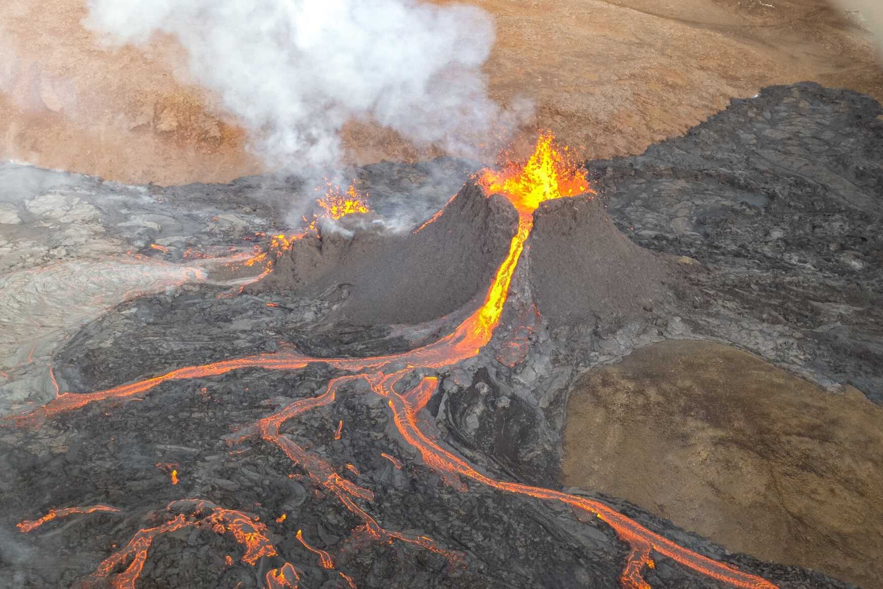 Erupción del volcán en Geldingalur, Islandia