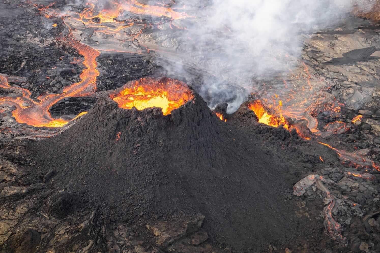 Excursión a la erupción del volcán Fagradalsfjall en Islandia