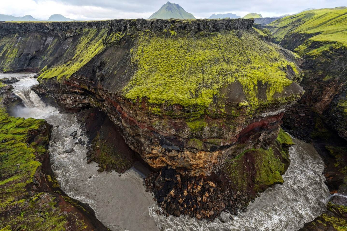 iceland-volcano-tour-off-road-adventure