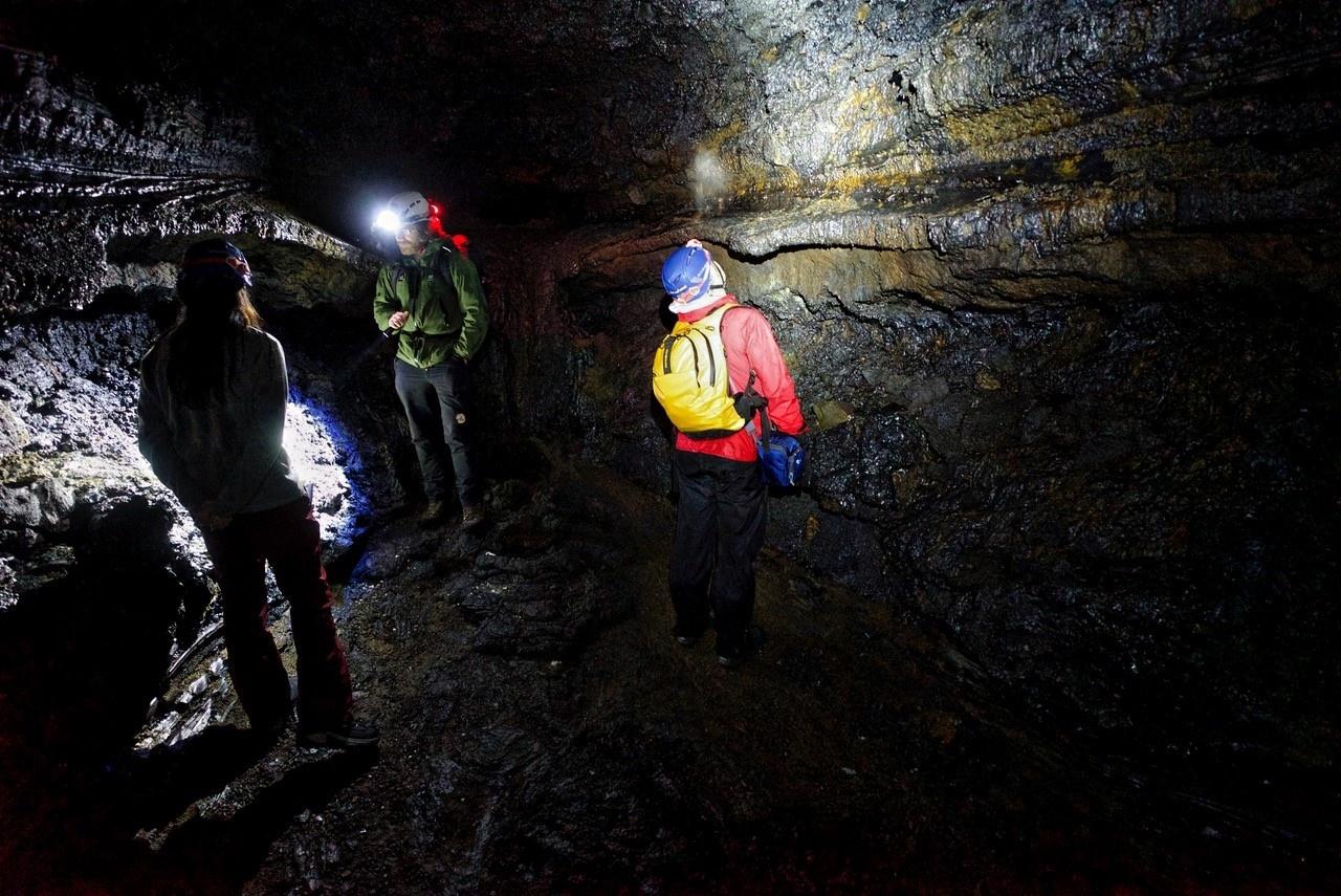 Túnel de lava en Islandia - excursión extrema