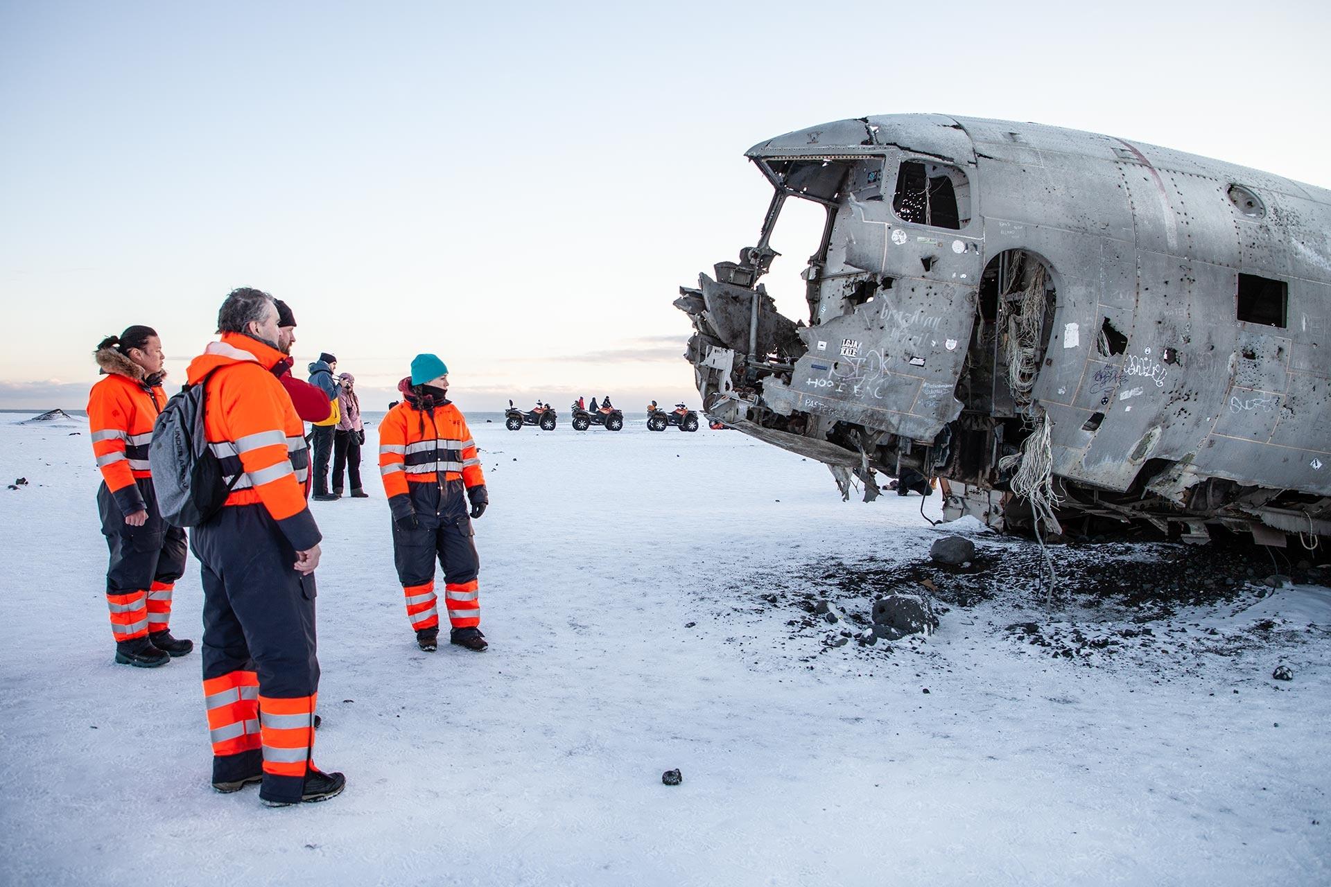 Los restos del avión abandonado en Islandia