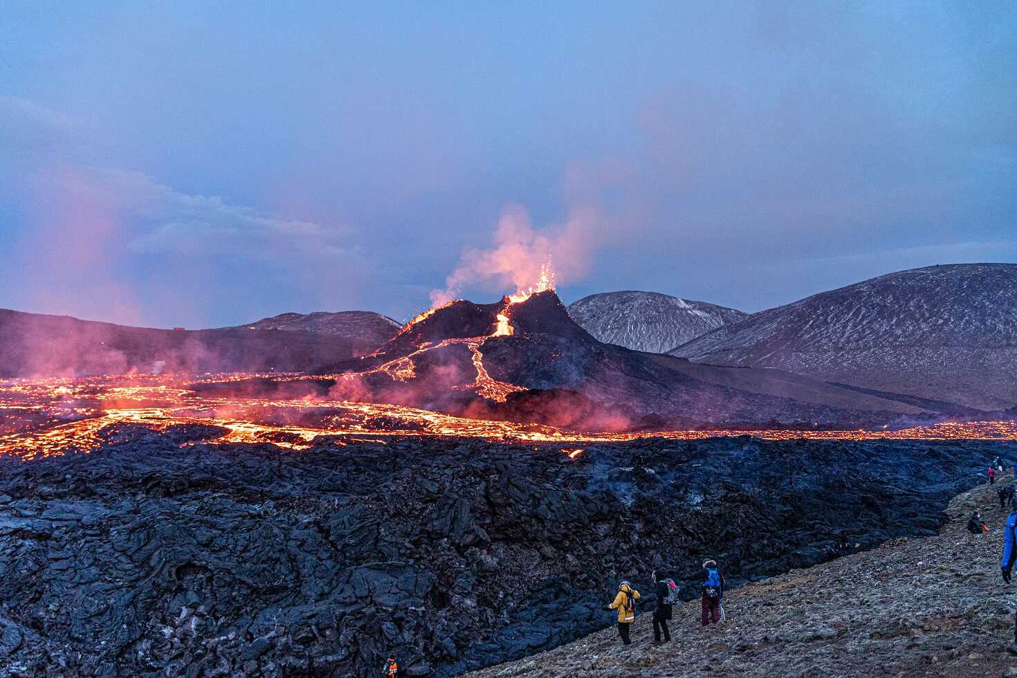 Erupción del volcán en Geldingadalur en Islandia