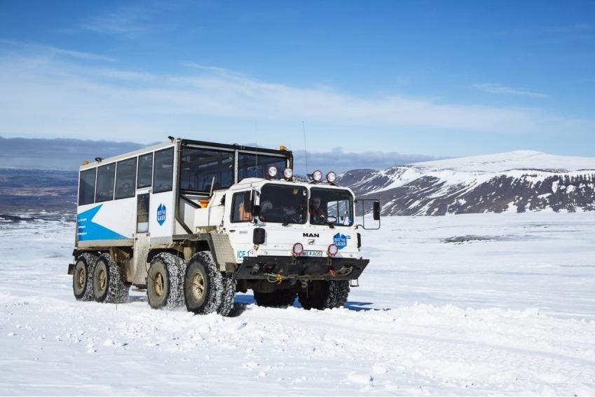 Traslado en camión al túnel del glaciar Langjökull