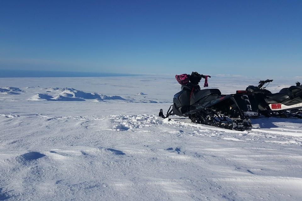 Motos de nieve en el glaciar Eyjafjallajökull