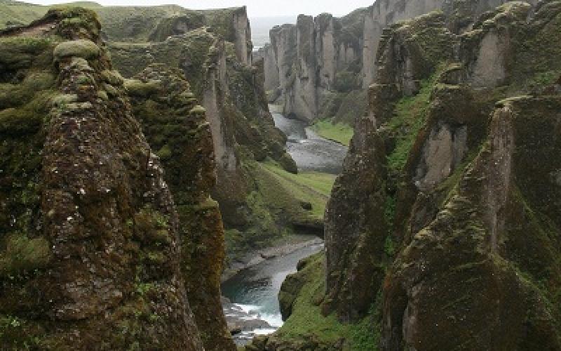 Cañón Fjadrargljufur en sur de Islandia