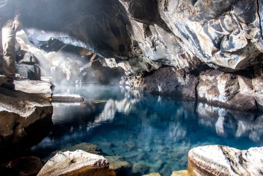 Excursión a Mývatn en el norte de Islandia grjotagja myvatn norte islandia
