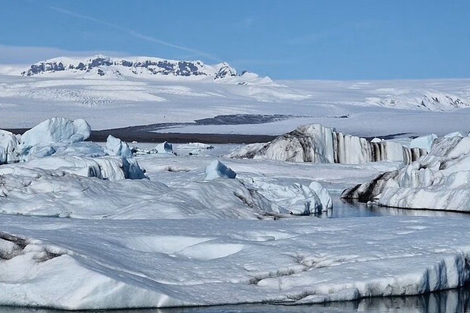 glacier-lagoon-tour-cruise-djupivogur