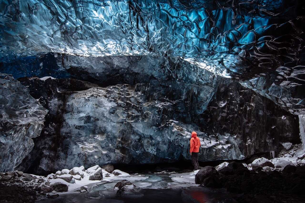 Excursión a una cueva de hielo en Islandia