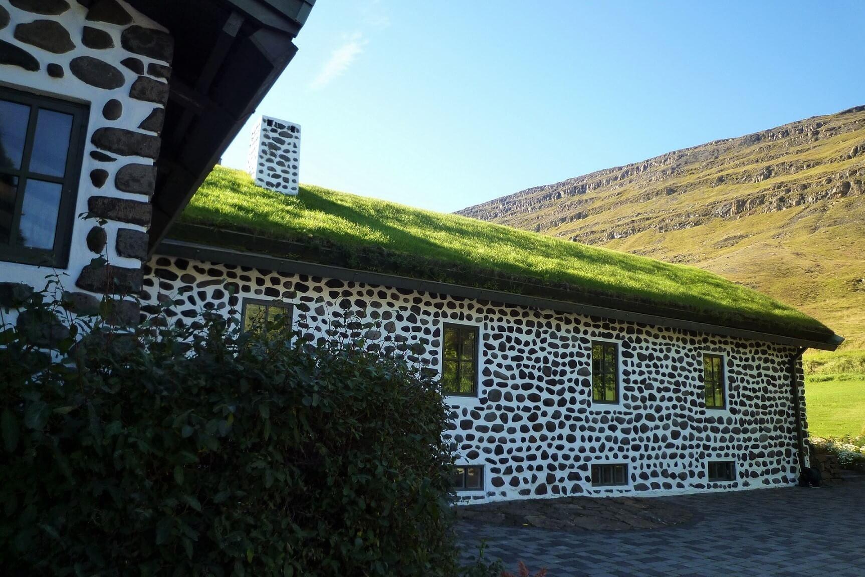 Centro de visitantes en los fiordos del Este de Islandia