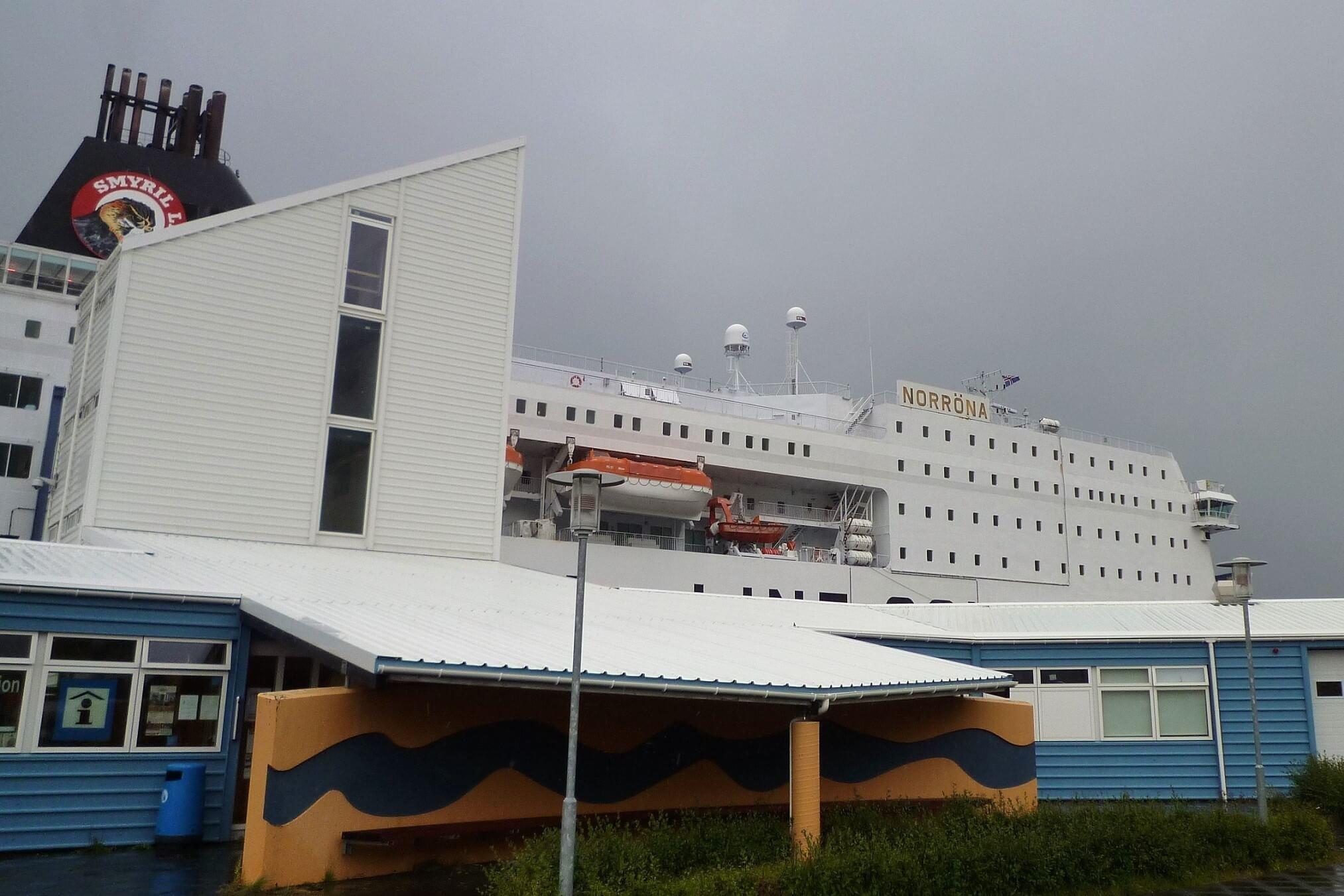 Ferry entre Dinamarca e Islandia
