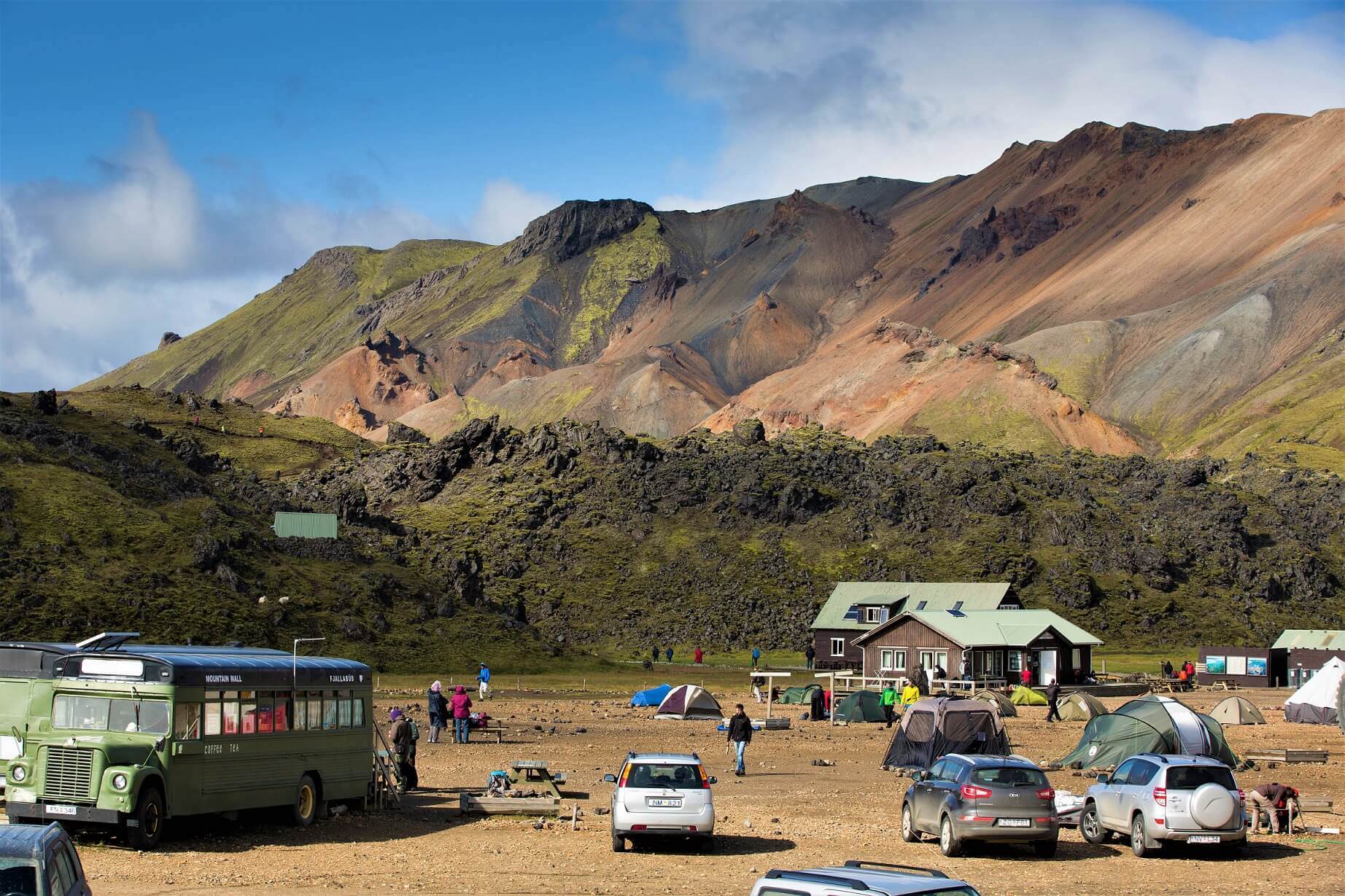 camping en las montañas coloradas de Landmannalaugar 