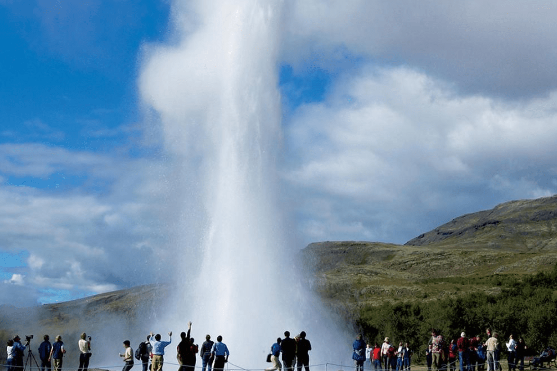Maravillas de Islandia - geiser en erupción