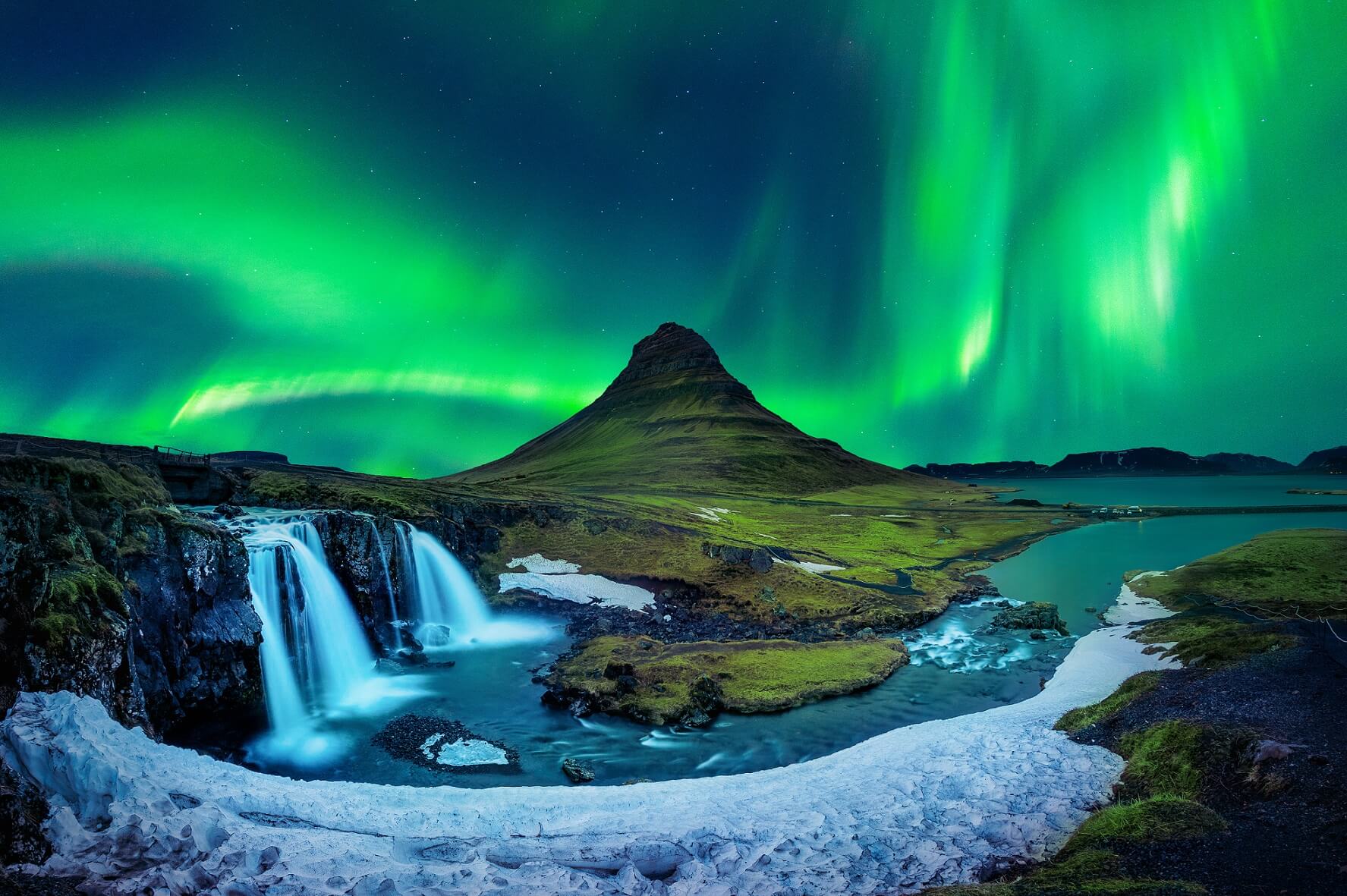 Vista de las auroras boreales en Snaefellsnes, Islandia