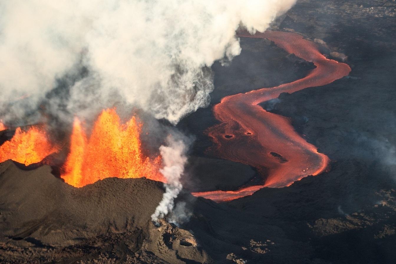 helicoptero en islandia volcano