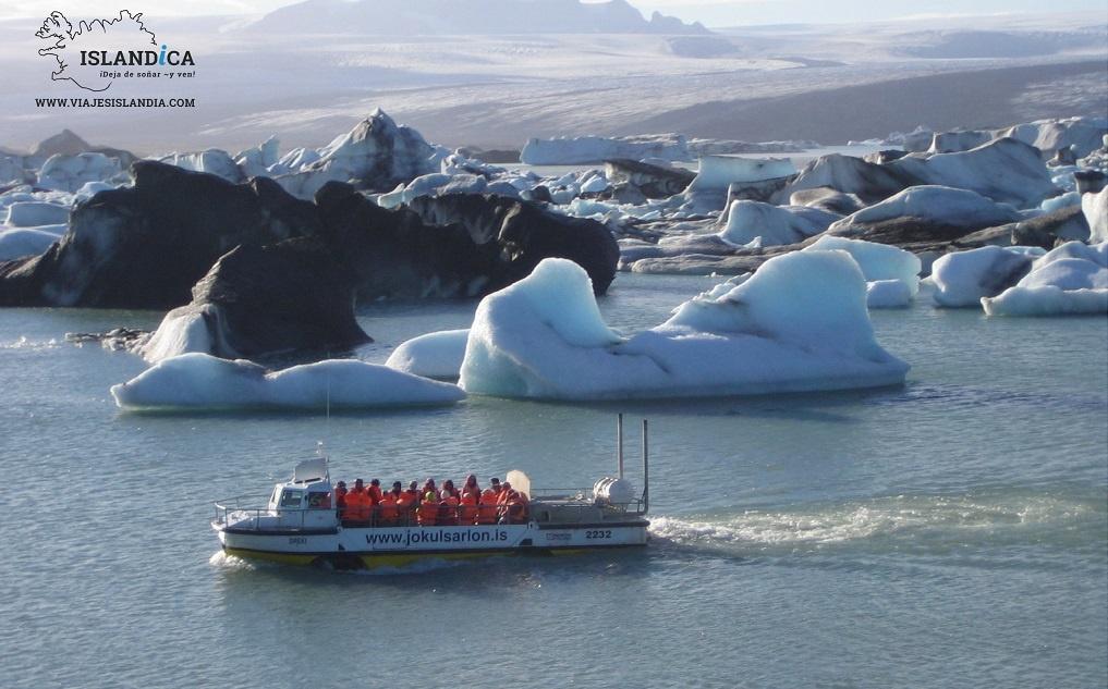 Barco anfibio en la laguna glaciar Jökulsárlón