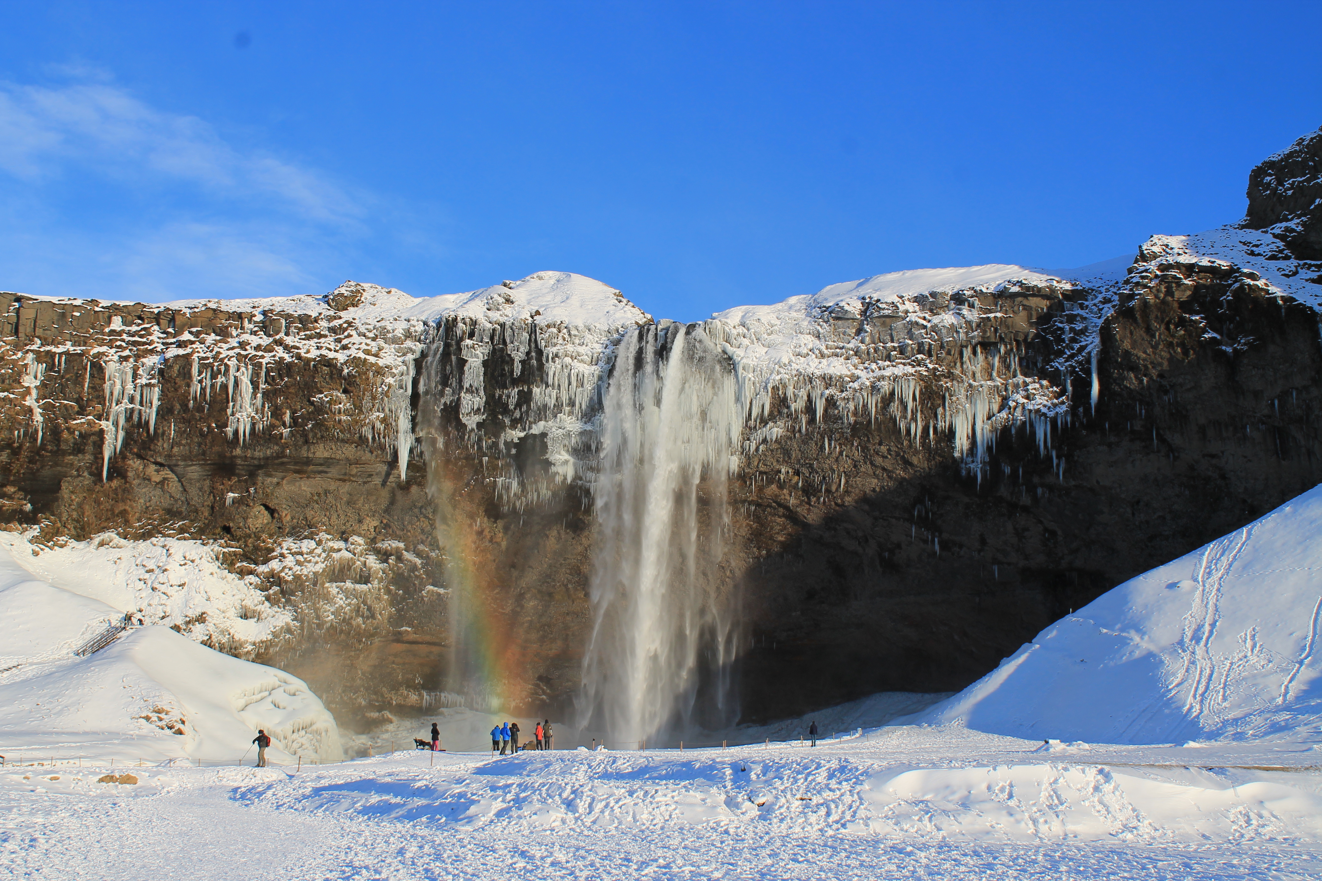 cascada islandia invierno