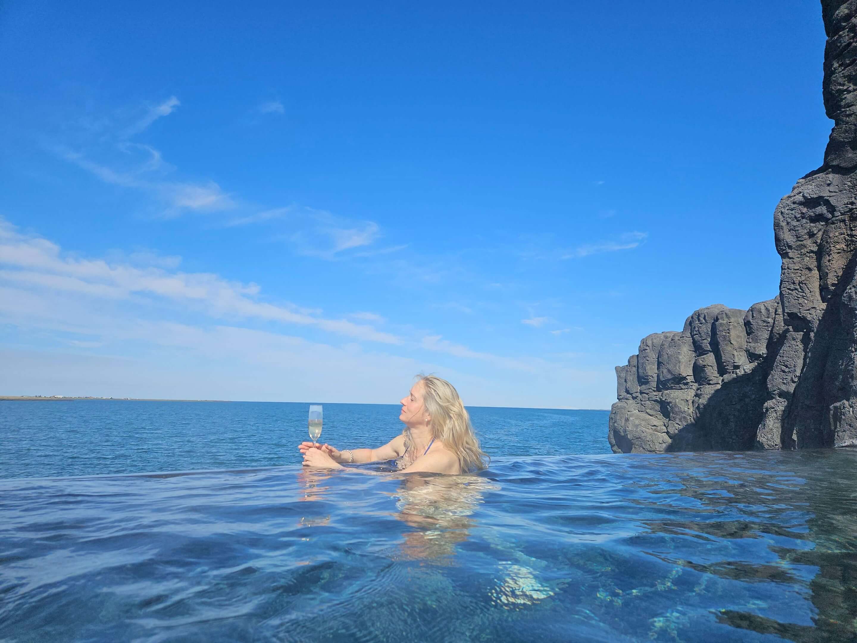 Sky Lagoon en Islandia belneario geotermal