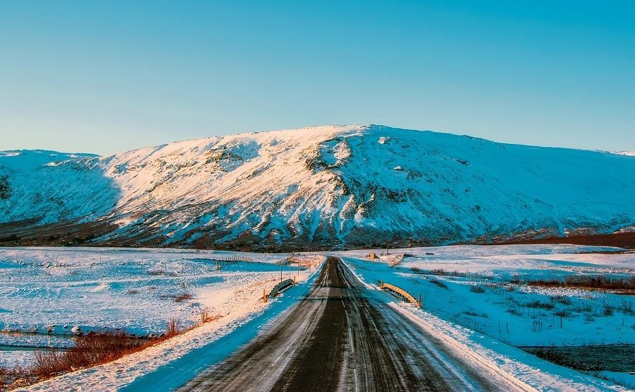carretera montana Islandia invierno
