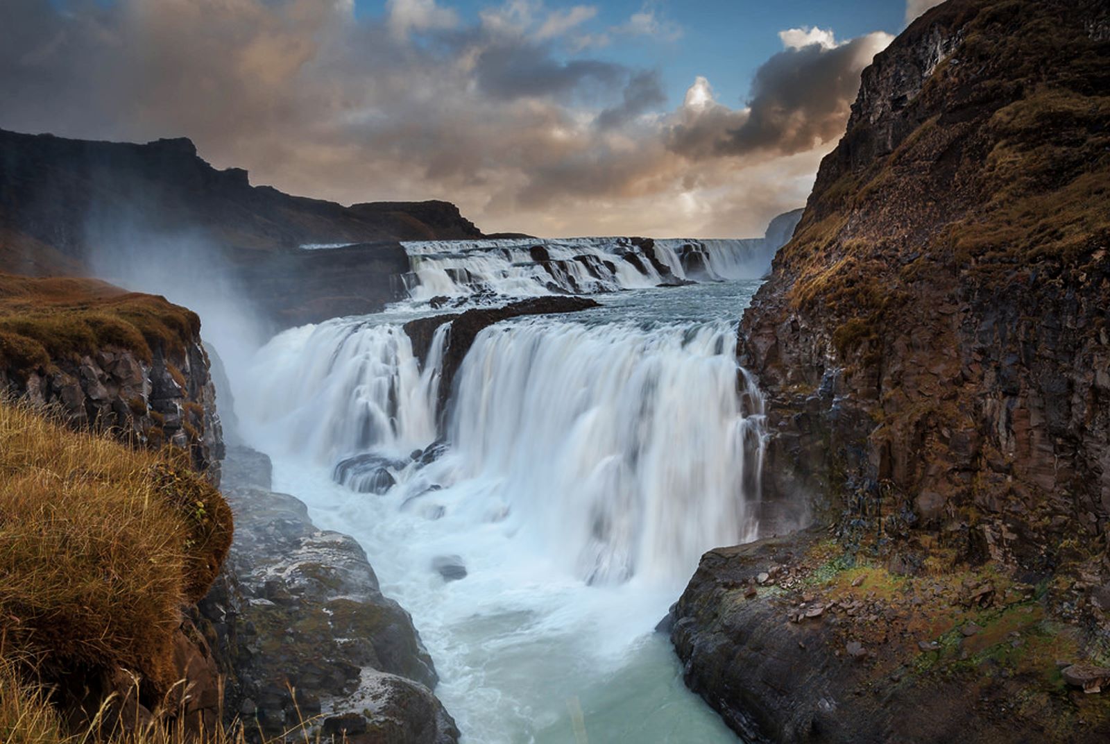 cascada islandia verano