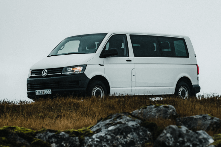 Furgoneta minibús de alquiler en Islandia