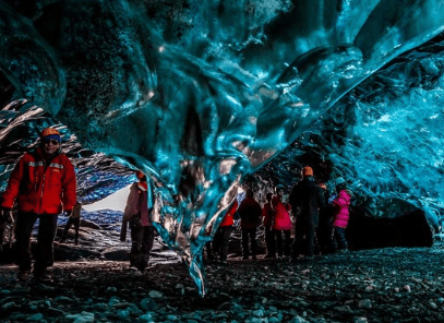 Cueva de hielo en sur de Islandia