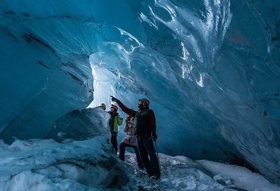Excursión a la cueva de hielo en Islandia