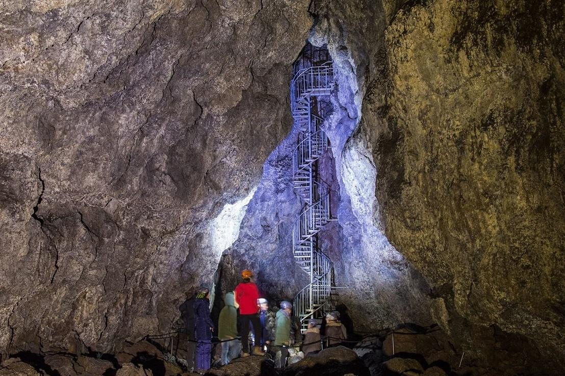 Excursión a cueva Vatnshellir en Snaefellsnes