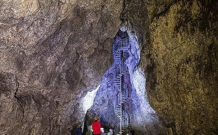 Excursión en la cueva Snaefellsnes en Islandia