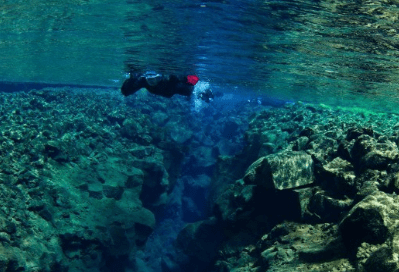 Snorkel en la Silfra de Islandia en Thingvellir.