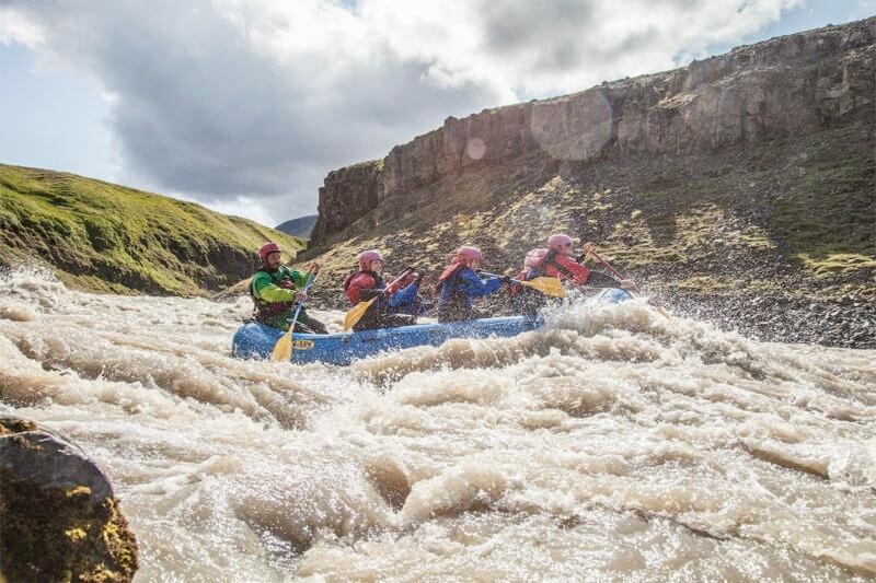 Excursión de rafting en el río Jokulsa-Austari, norte de Islandia