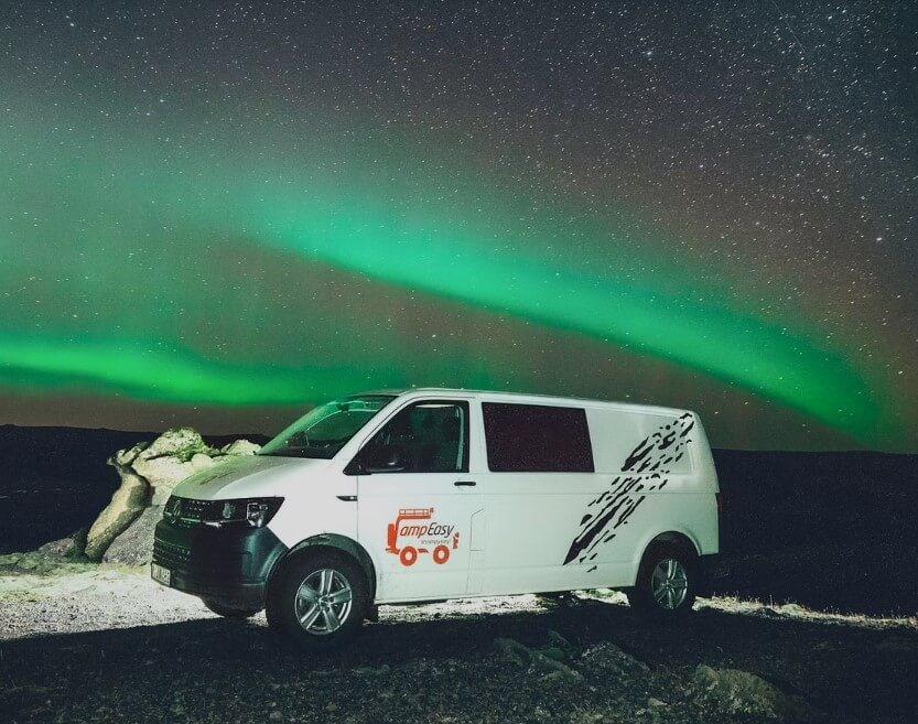 Auroras boreales en furgoneta en Islandia