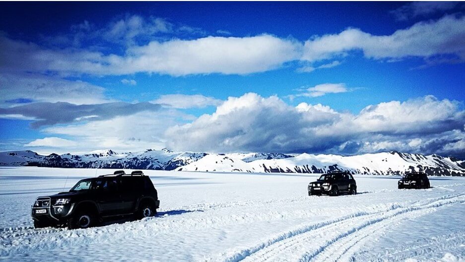 jeeps en el glaciar Vatnajokull
