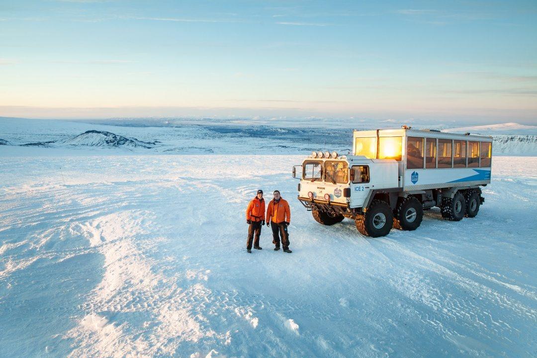 Traslado al túnel de hielo en Islandia