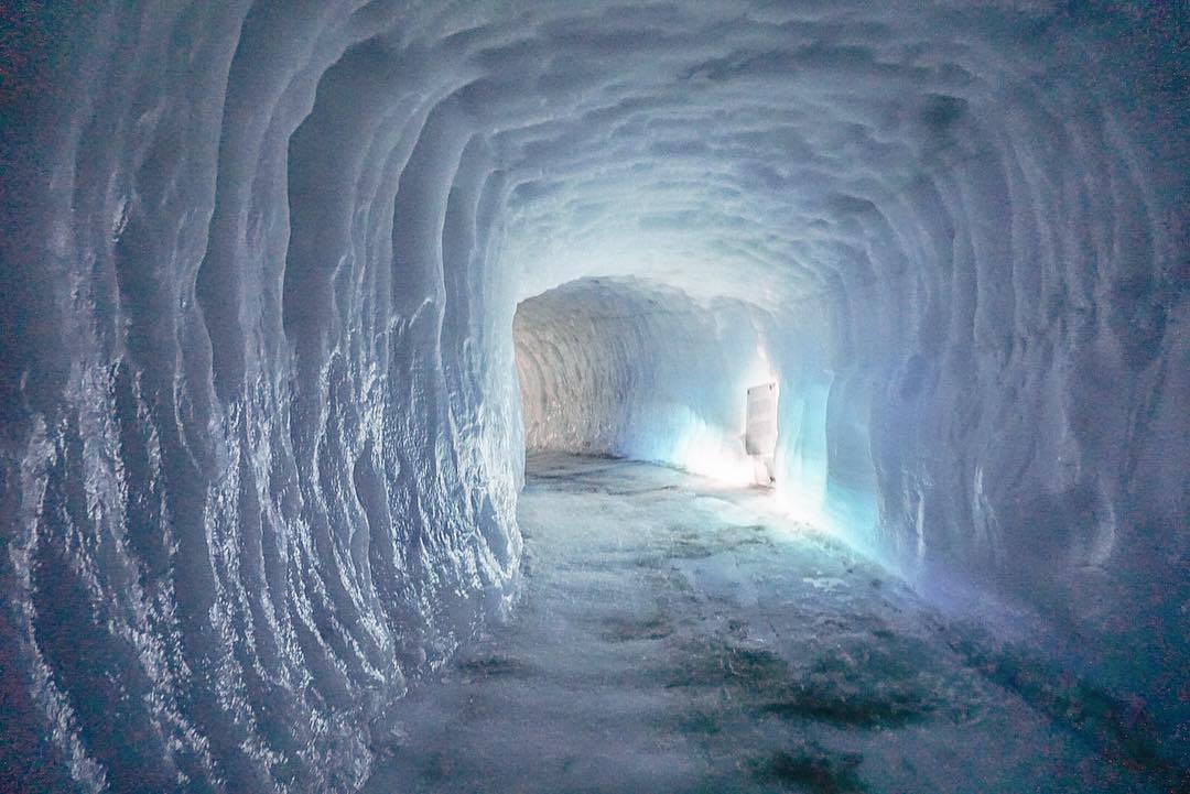 Con motos de nieve hasta el túnel en glaciar Langjokull
