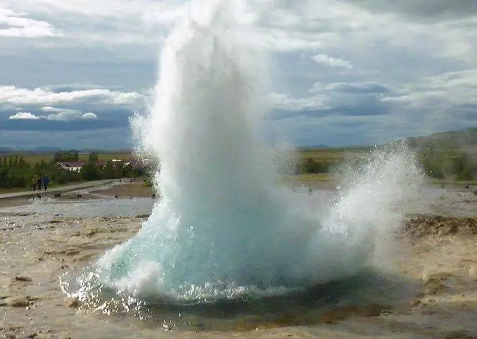 Geysir Strokkur, círculo dorado Geysir Strokkur en el Círculo Dorado en Islandia