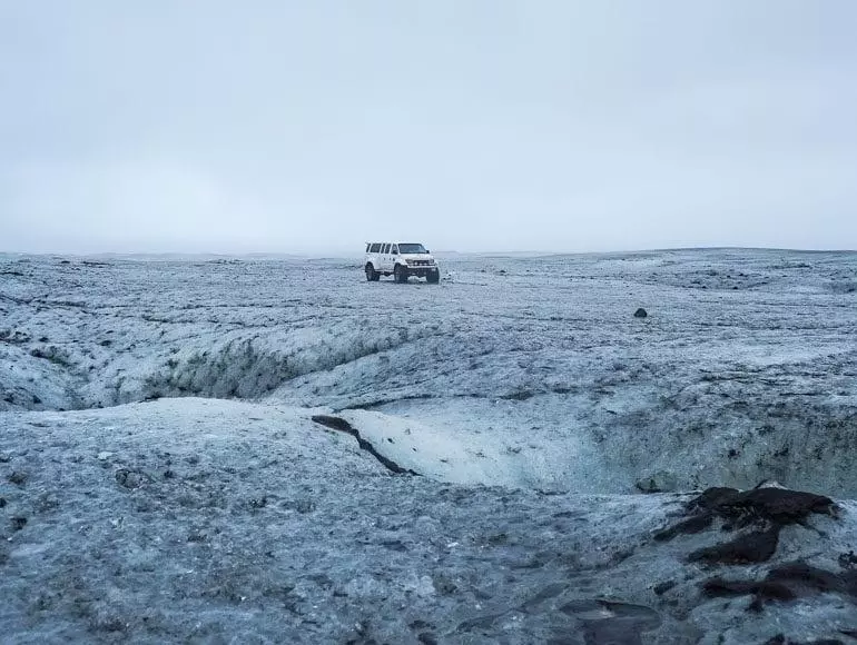 Con SuperJeep a la cueva de hielo Super Jeep en el galaciar Vatnajokull.