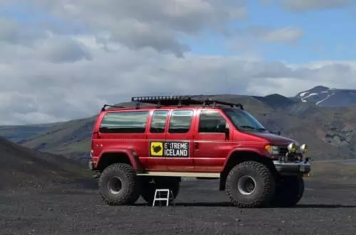 Enjoy the Landmannalaugar colored mountains in Super Jeep