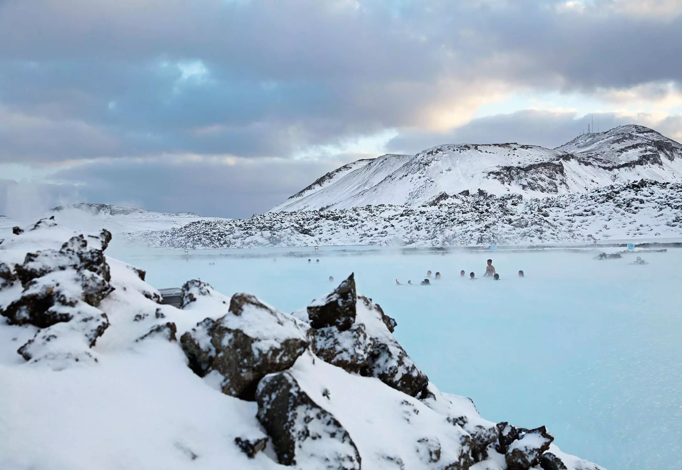 Encanto de la Laguna Azul en invierno, Islandia