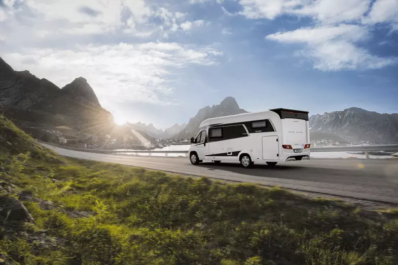 Autocaravana mediana de alquiler en Islandia
