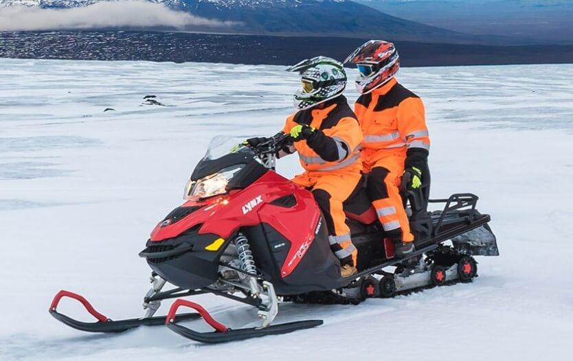 Excursión en las motos de nieve en glaciar Langjökull