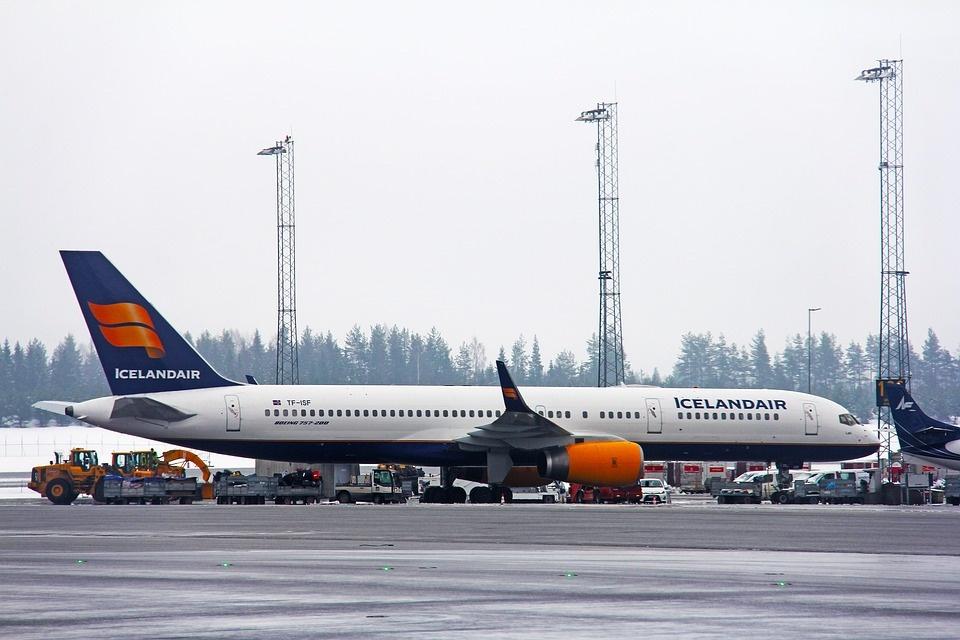 Avión en el Aeropuerto Internacional de Keflavík