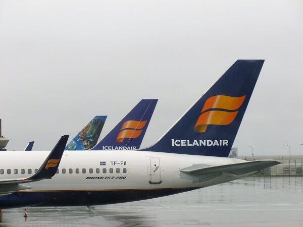 Avión en el aeropuerto internacional de Keflavík