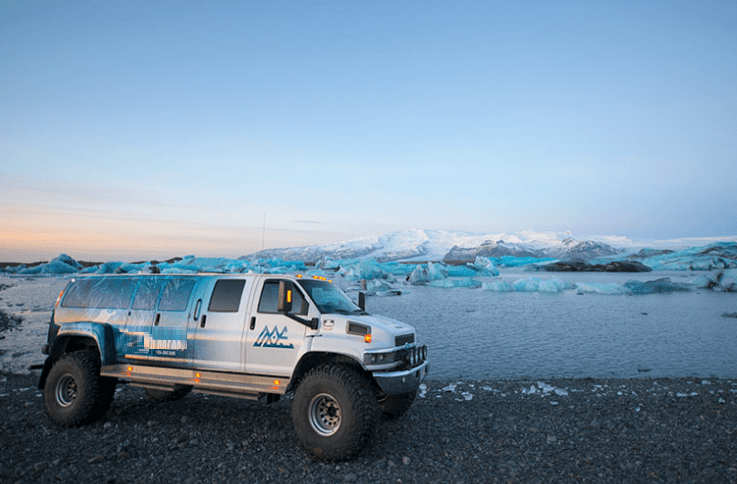 Excursion en glaciar vatnajokull con Super Jeep