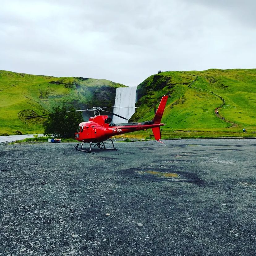 Chasing waterfalls 🚁🇮🇸 #icelandadventure #icelandicnature #helicoptersiniceland #nordurflug #AS350 #waterfallsiniceland #summ...