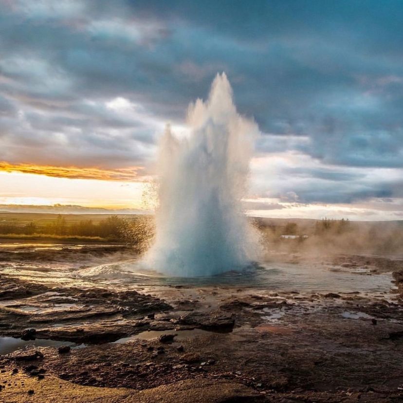 🌊🌋🇮🇸 #geyser #strokkur #strokkurgeyser #geysir #iceland #goldencircle #goldencircleiceland #goldencircletour #geothermal #geo...