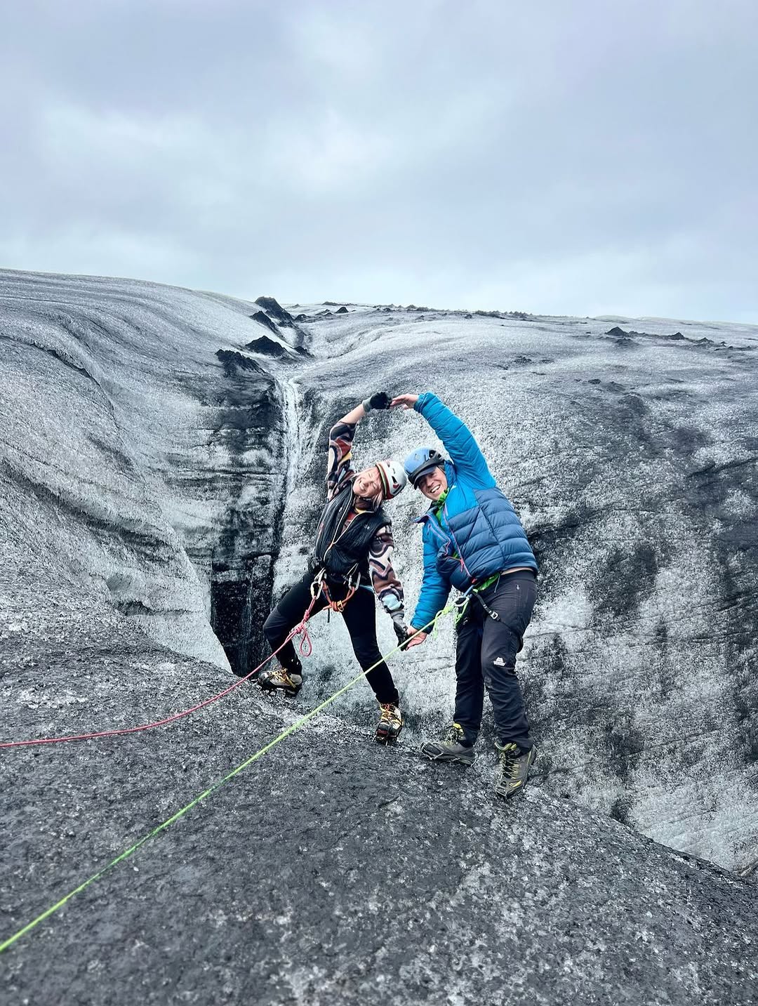 😎🤙🏼✨💙#glacieradventures #iceland #icelandadventure #icelanditinerary #thingstodoiniceland #vatnajökull #jökulsárlón #glacierl...