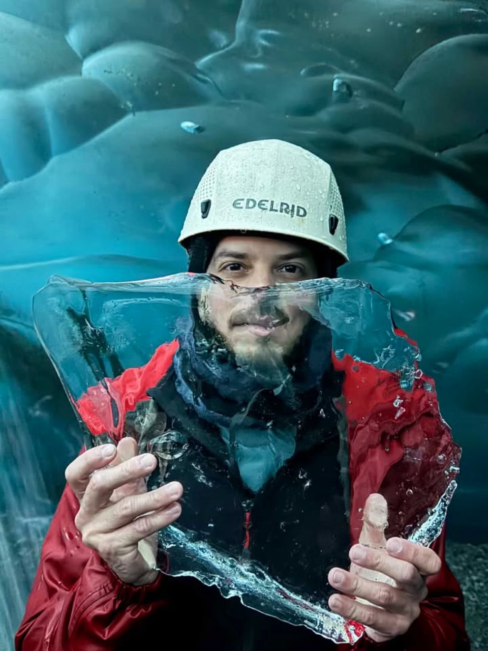 Ice cave season 🙌🏼❄️✨#glacieradventure #iceland #icelanditinerary #thingstodoiniceland #icelandtrip #icelandnature #icelandad...